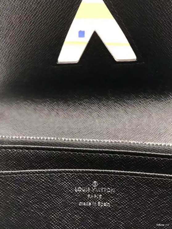 Wallet Louis Twist Vuitton 0512